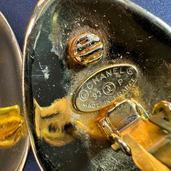 ‼️FINAL PRICE‼️  LOT 354 24K gold plated Chanel vintage clip on earrings - Picture 7 of 12